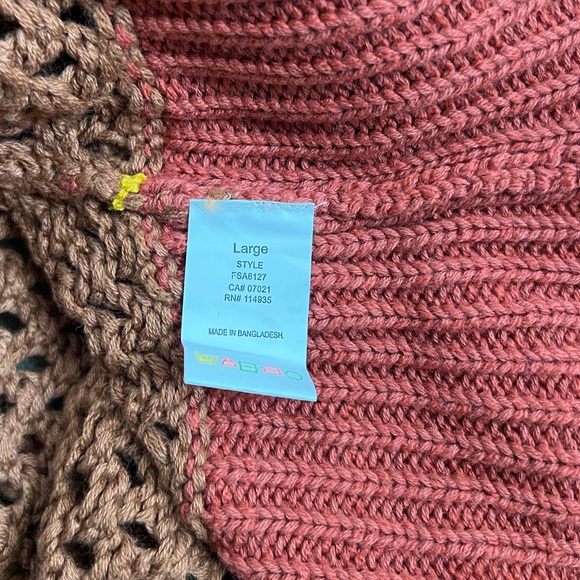 Large Sweater - Picture 5 of 6